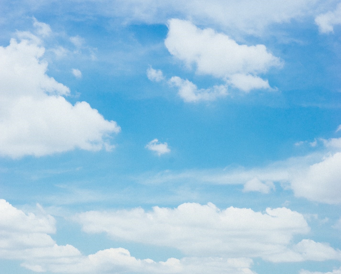 yaunnのブランドイメージは、幾重にも重なる雲：八雲